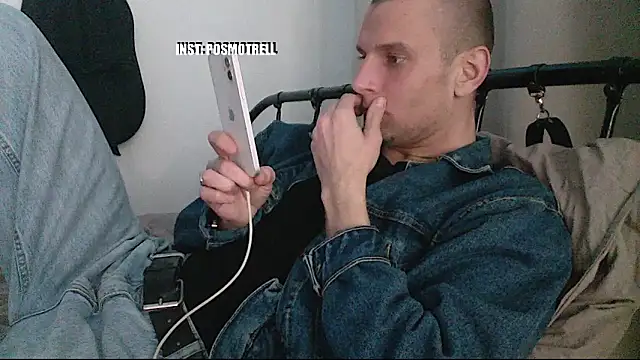 ETHAN_MOORE's Live XXX Chat