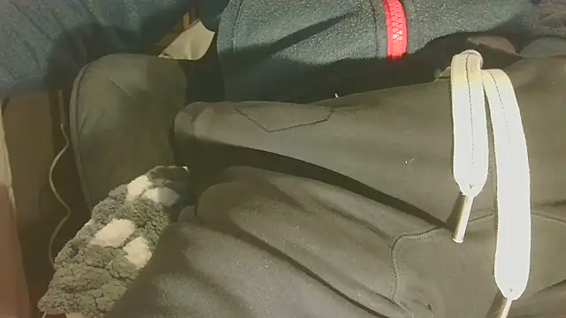 Pokazy przed kamerką – T0Yforeskin