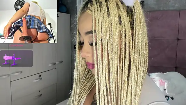 conny__curly Adlı Modelin Canlı XXX Sohbeti