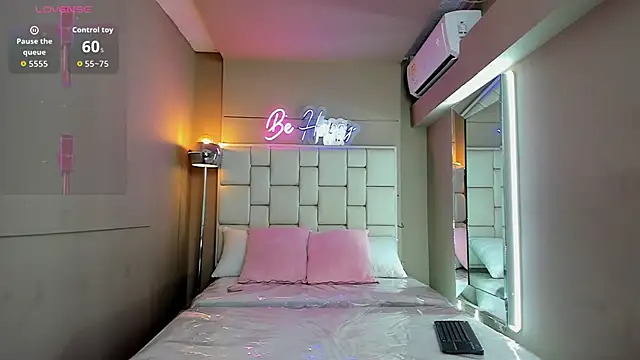 Cloy07 Adlı Modelin Canlı XXX Sohbeti