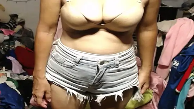 1CuteAndSexy69: вебкам-шоу