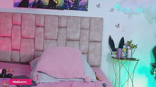 MiiaBlumm_'s Live XXX Chat