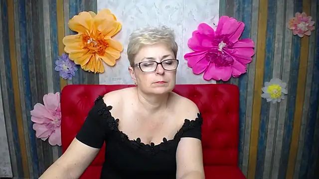 EmiliaGreeのライブXXXチャット