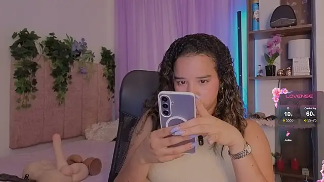 Chat +18 de emilyrouxe ao vivo