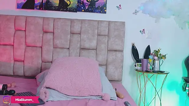 MiiaBlumm_'s Webcam Show