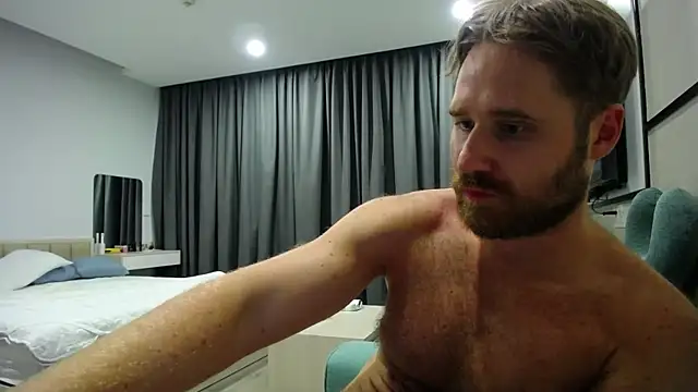 LorenzoLux élő XXX-chatje