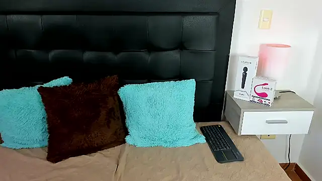 Natalye_23's Live XXX Chat