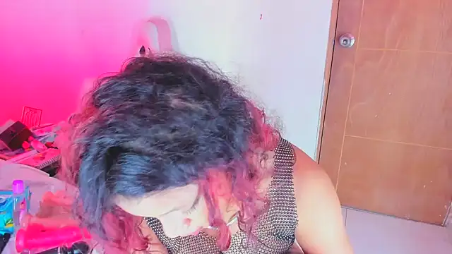 Chat XXX en directo de Emily_Coper18