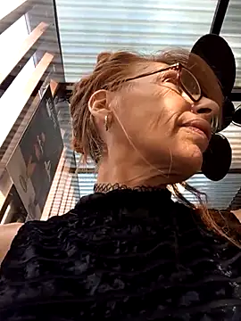 Chat +18 de FrozenWaffle ao vivo