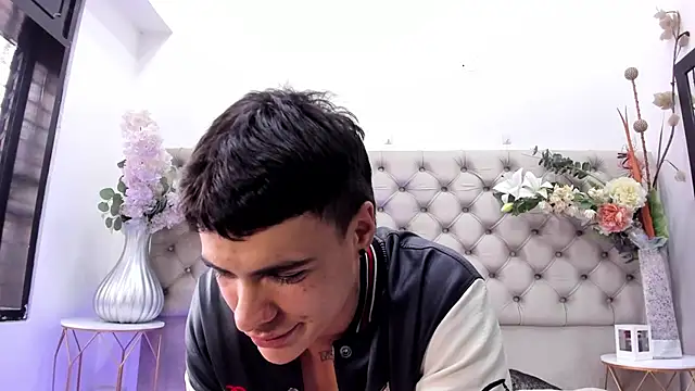 BenitoSaenz's Live XXX Chat