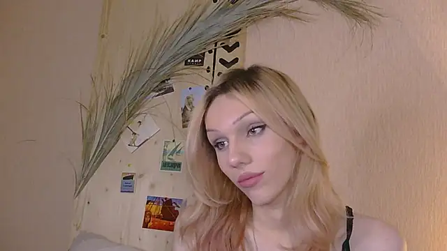 Pertunjukan Kamera Web Kirana_Hayes