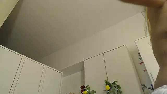 _karolynesyera_'s Live XXX Chat