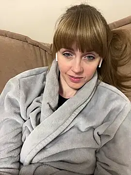 Kamilochka2951 Adlı Modelin Canlı XXX Sohbeti