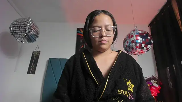 Ariel_star1 Adlı Modelin Canlı XXX Sohbeti