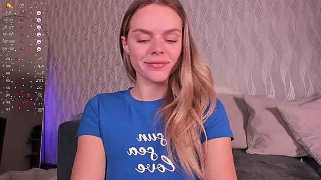 CharliSweet webcam show