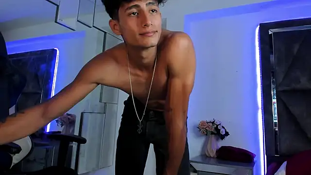 MaxiimoRomano_ Live XXX-Chat