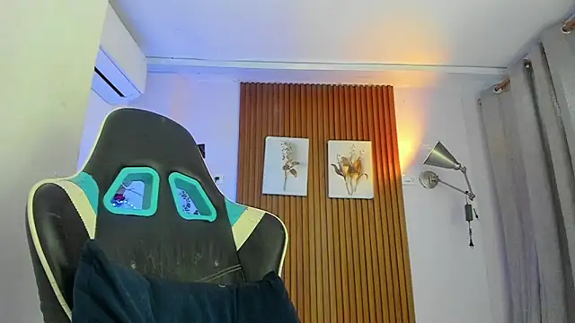 Darwin_mayo Show in webcam