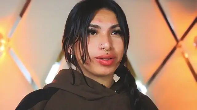 MeelFox Live XXX Chat