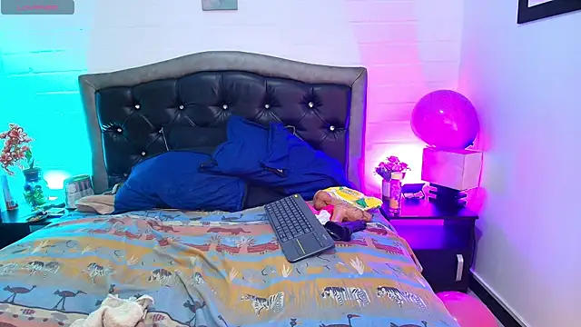 Chatroom XXX en direct de QueenMatturex