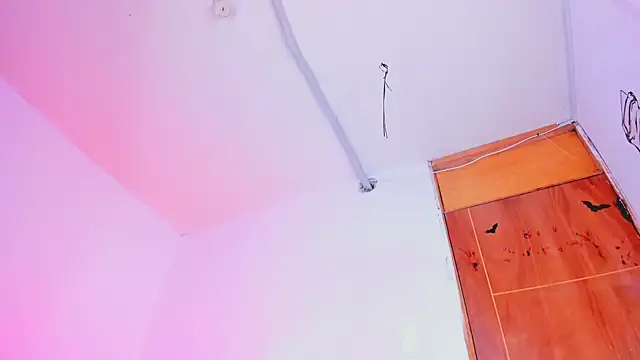 Emily_Coper18 Chat XXX in diretta