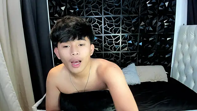 Show modela xlovercutietwink na web-kameri