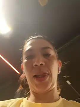 Chatroom XXX en direct de EmelyGigi