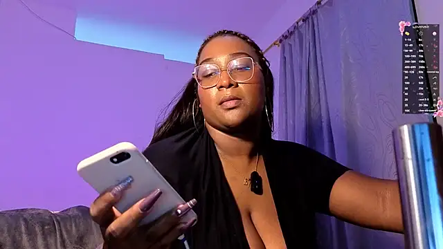 Chat XXX ao vivo de IssaNoirr