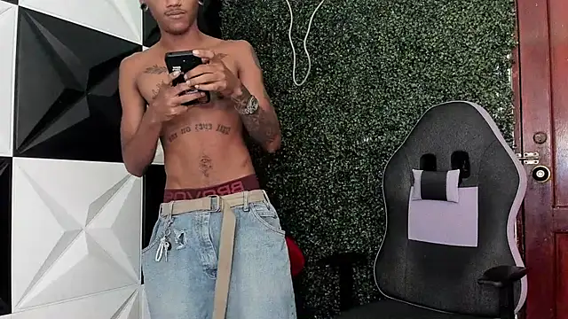 ManSantのライブXXXチャット