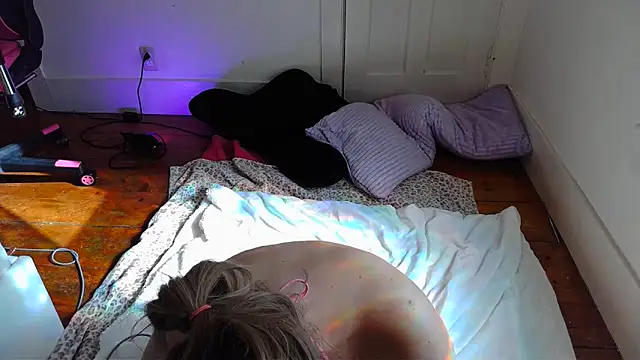 Онлайн чат XXX switchykitty