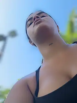 Kaily_Sweet16 Adlı Modelin Canlı XXX Sohbeti