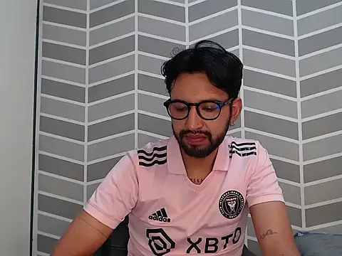 Show de thomass1018 na webcam