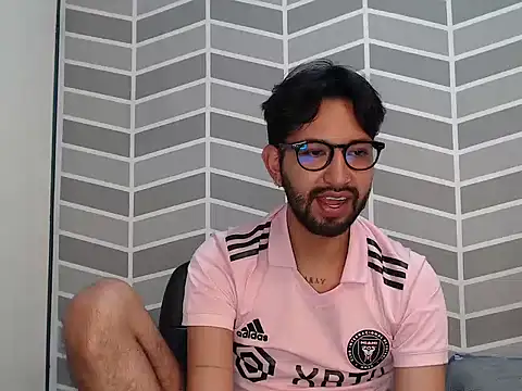 Show de thomass1018 na webcam