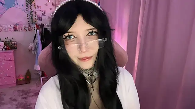 ToxiraLuneX Show in webcam