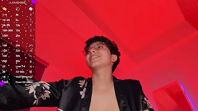 laura-hills18のライブXXXチャット