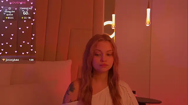 MollyHilton élő XXX-chatje