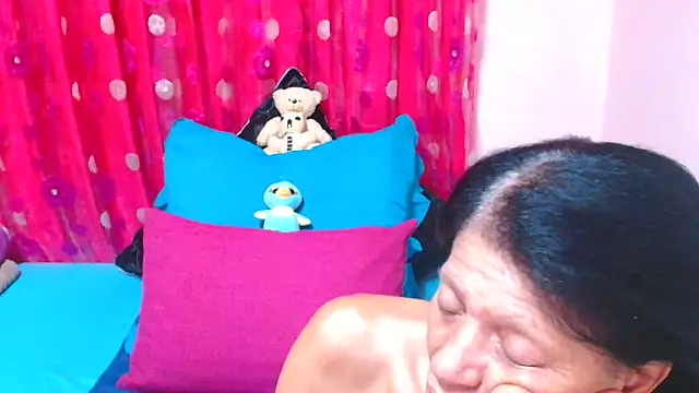 SLUTTYROXY: онлайн-секс-чат