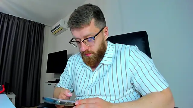 Show modela Findom_guy na web-kameri