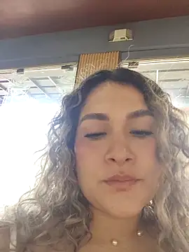 Sara_smiiith211 Adlı Modelin Canlı XXX Sohbeti