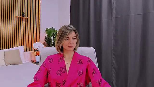 EmeraldGlow Adlı Modelin Canlı XXX Sohbeti