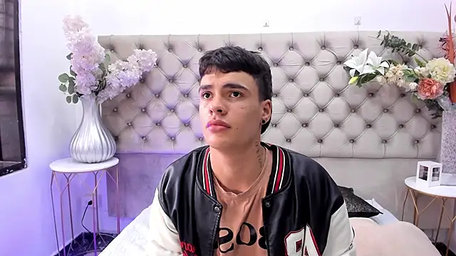 دردشة BenitoSaenz الجنسية المباشرة