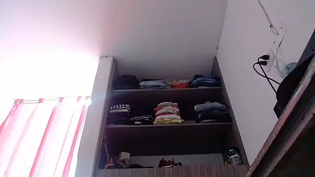 دردشة nicolle_milf1978 الجنسية المباشرة