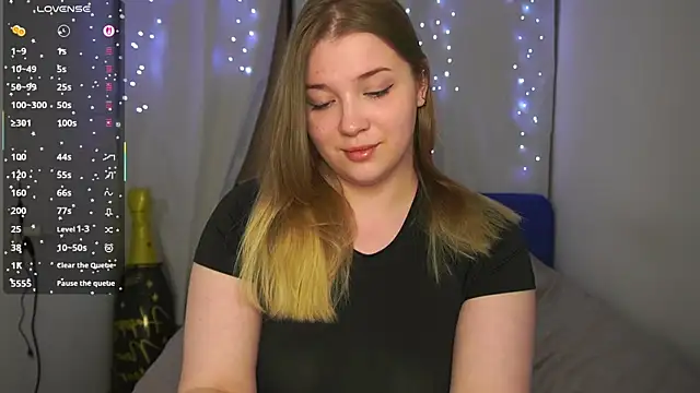 دردشة CuteSharloti الجنسية المباشرة