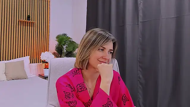 EmeraldGlow's Live XXX Chat