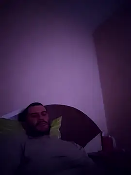 Gigolo4040: онлайн-секс-чат