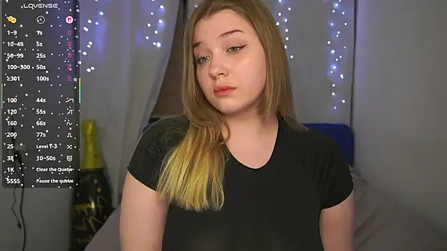 CuteSharloti's Live XXX Chat