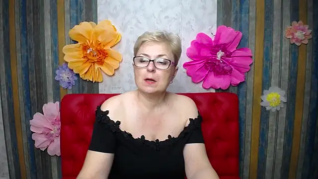 EmiliaGree's Live XXX Chat