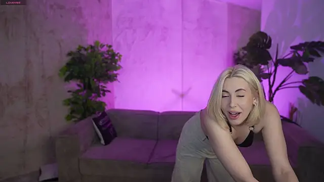 Kara_cat élő XXX-chatje