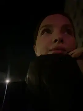 KrisMagnoly Adlı Modelin Canlı XXX Sohbeti