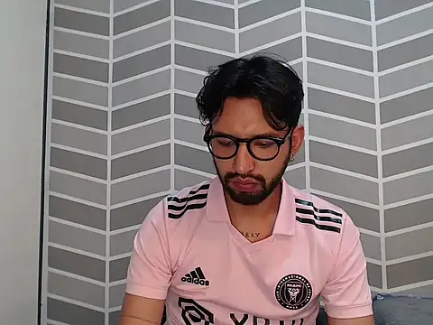 Show modela thomass1018 na web-kameri