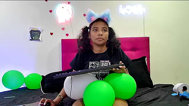 Ellie_Cute7 Adlı Modelin Canlı XXX Sohbeti